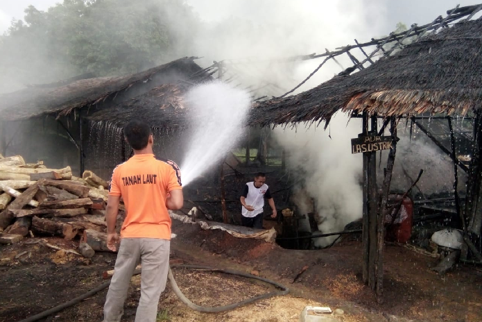 Kebakaran Dapur Harang di Desa Ranggang Kecamatan Takisung, Kab. Tanah Laut